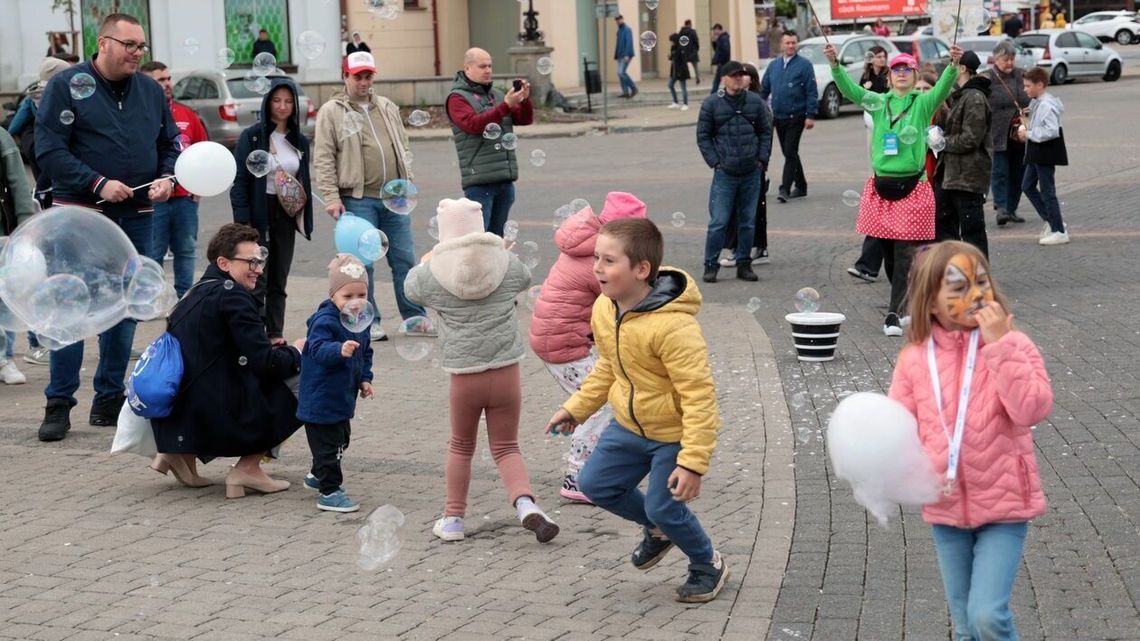 Transportowa niedziela z historią i przyszłością – Piknik Europejski na Placu Zamkowym Transportowa niedziela z historią i przyszłością – Piknik Europejski na Placu Zamkowym