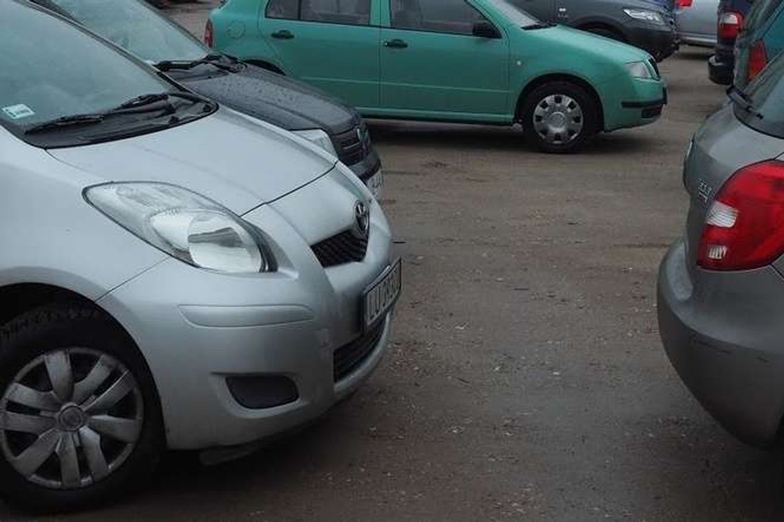 Trawa, a nie samochody. Parking przy ul. Juranda nie będzie większy Trawa, a nie samochody. Parking przy ul. Juranda nie będzie większy