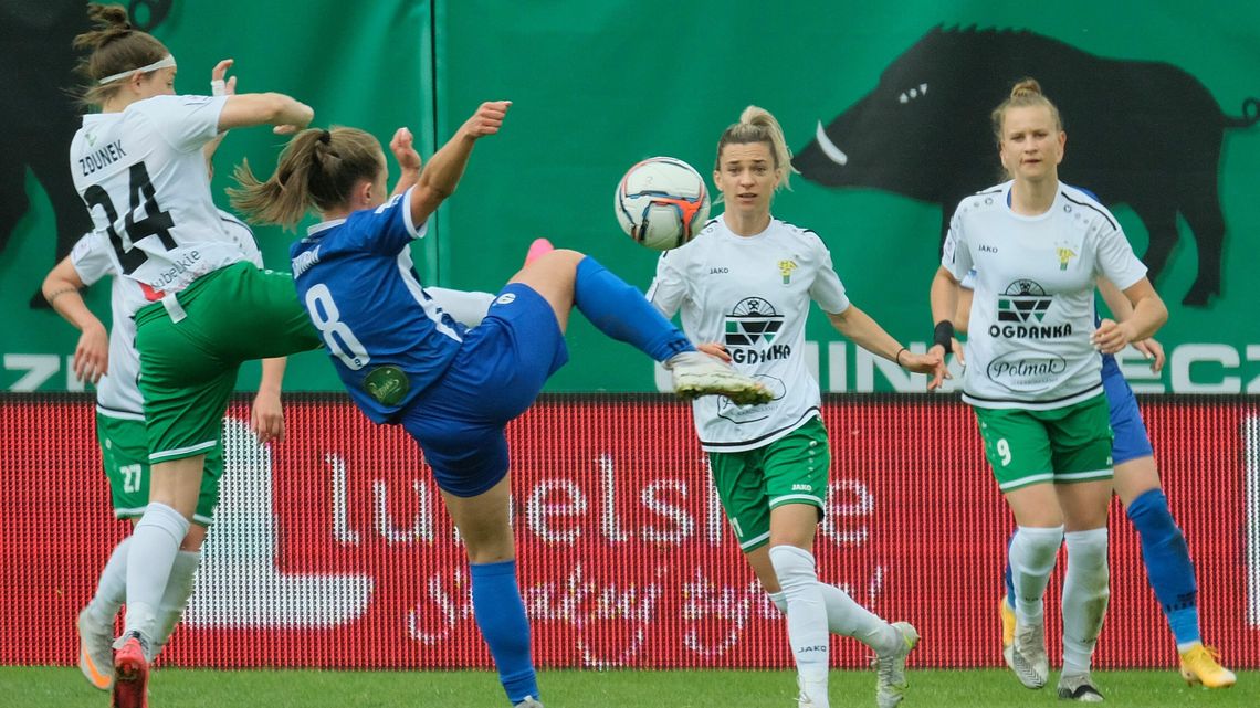 Treningi, problemy i mistrzowskie apetyty. Piłkarki Górnika Łęczna z brązowym medalem po niełatwym sezonie
