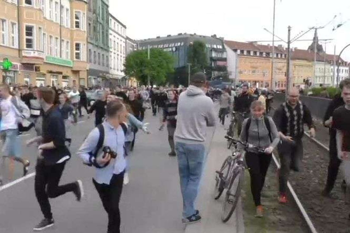 Trójmiejski Marsz Równości w Gdańsku. Bijatyka narodowców z policją (wideo) Trójmiejski Marsz Równości w Gdańsku. Bijatyka narodowców z policją (wideo)