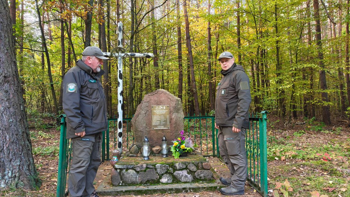 Tropią zapomniane mogiły. Muzeum we Włodawie tworzy mapę grobów wojennych