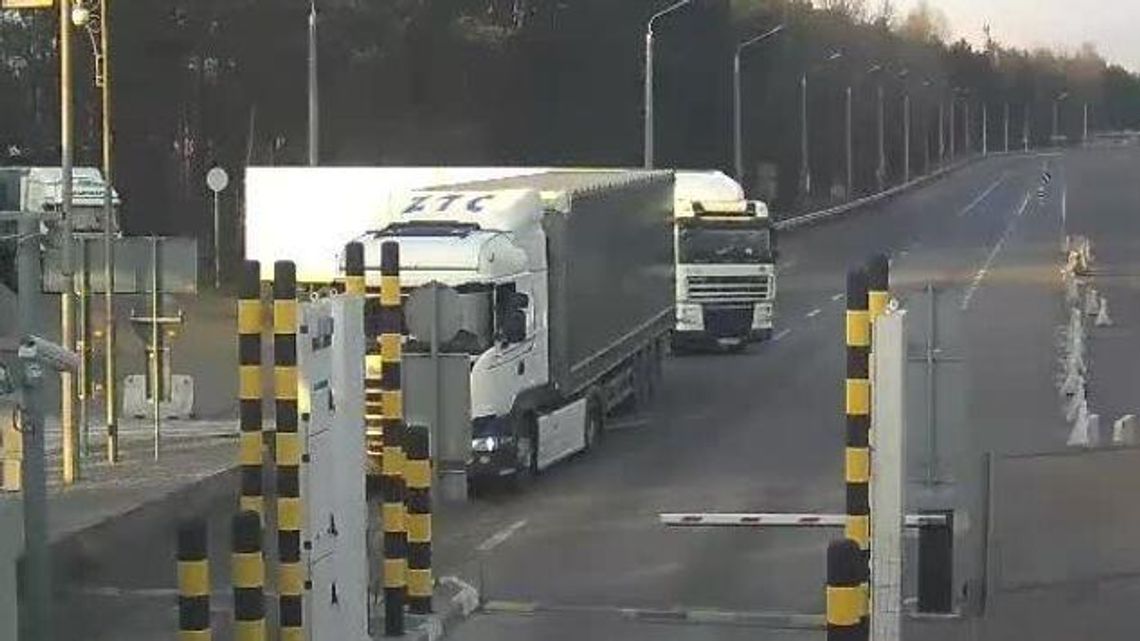 Trudne powroty Ukraińców do domu. Płacą kierowcom za przejechanie granicy Trudne powroty Ukraińców do domu. Płacą kierowcom za przejechanie granicy