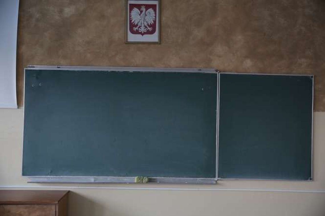 Trudny wybór przed rodzicami. Jeszcze jest czas na zmianę szkoły. Gdzie można przenieść dziecko?