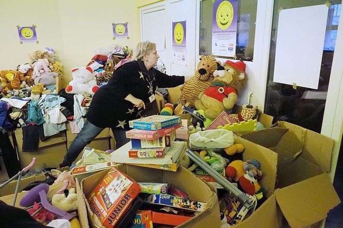 Trwa akcja PDPZ. Wydawanie darów i Mecz Słodkich Serc