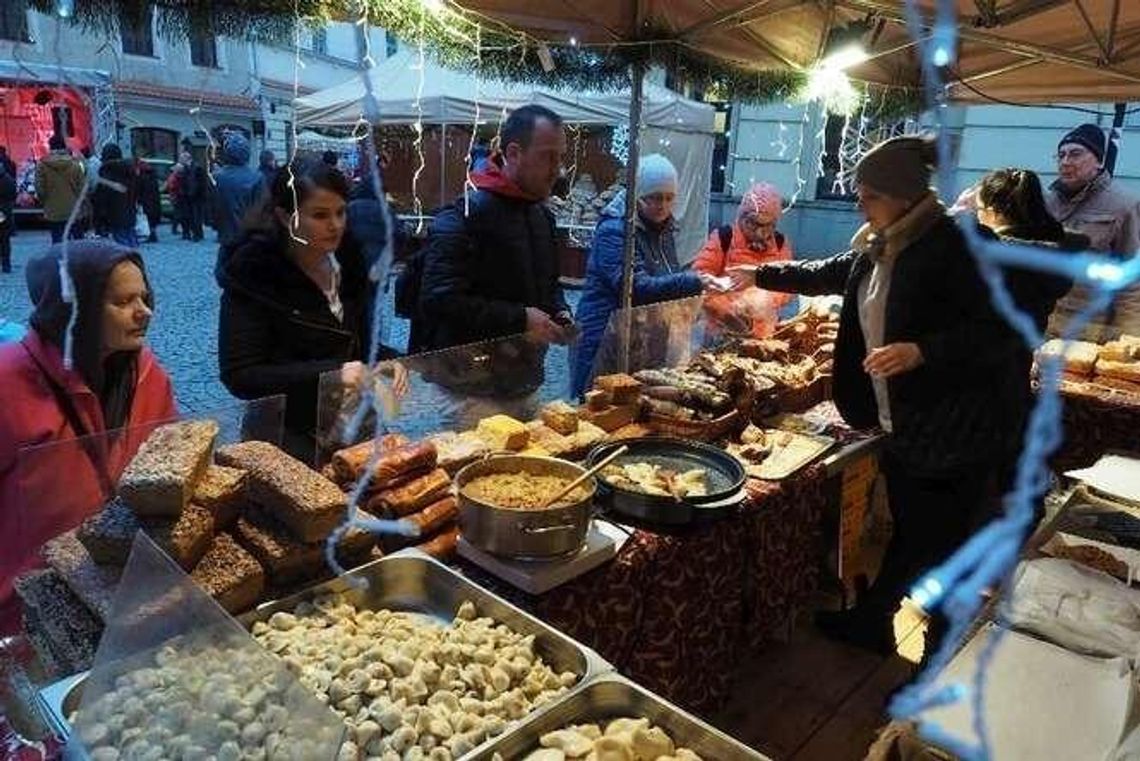 Trwa Bożonarodzeniowy Festiwal Smaku w Lublinie (zdjęcia) Trwa Bożonarodzeniowy Festiwal Smaku w Lublinie (zdjęcia)