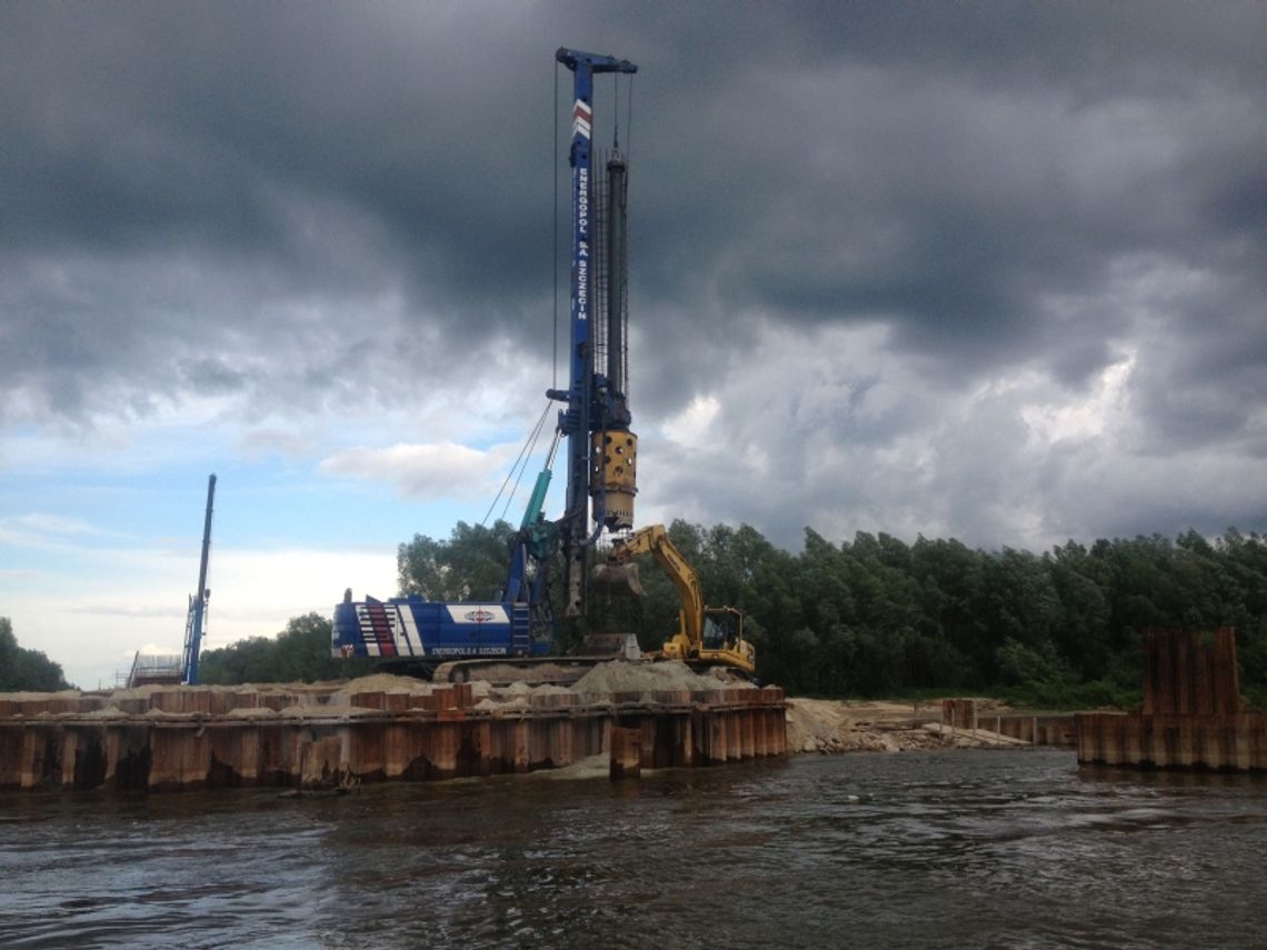 Trwa budowa drogi 747. Będzie gładko w stronę mostu