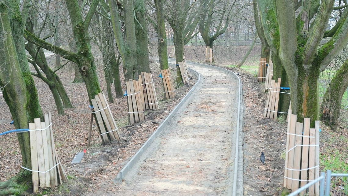 Trwa przebudowa Parku Ludowego w Lublinie. Zima sprzyja prowadzeniu robót [zdjęcia]