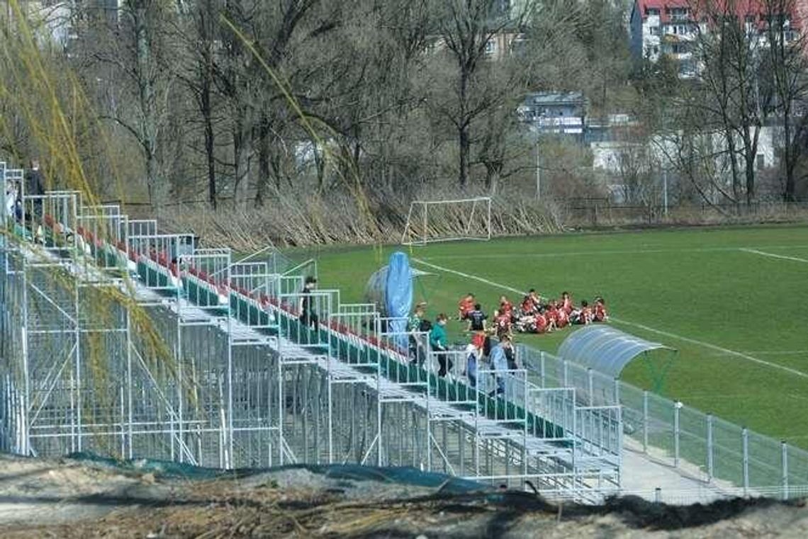 Trwa przebudowa stadionu w Lublinie. Dotarła nowa trybuna