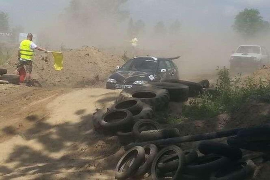 Trwa Wrak Atak 2015: Wyścig złomów, czyli ryk, kurz i skoki Trwa Wrak Atak 2015: Wyścig złomów, czyli ryk, kurz i skoki