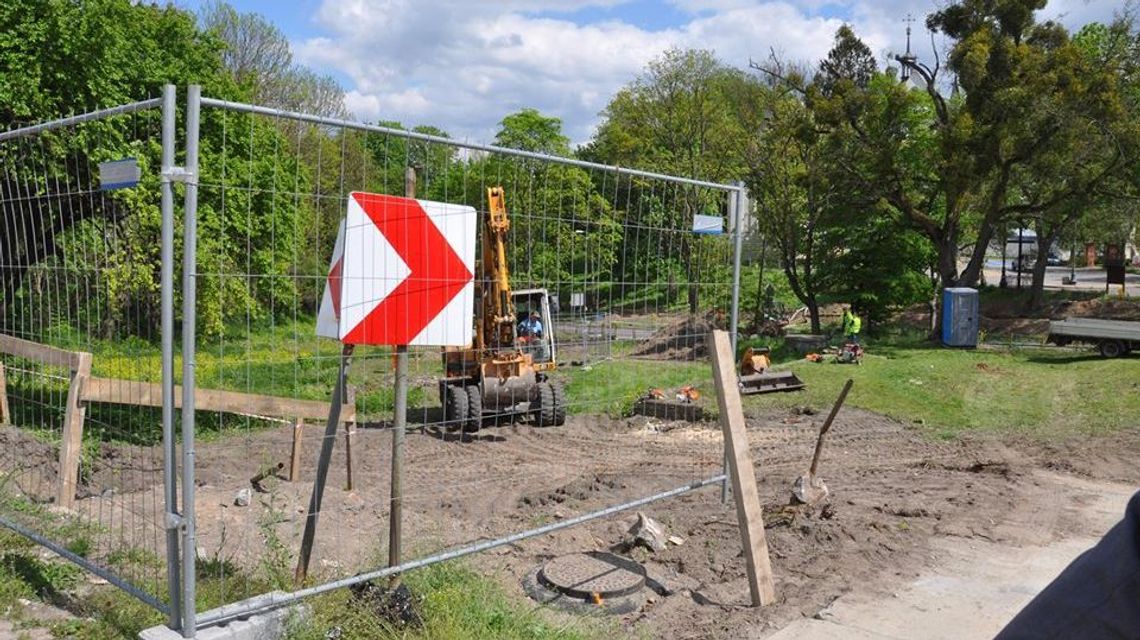 Trwają pracę nad kładką dla pieszych i rowerzystów w centrum Łęcznej