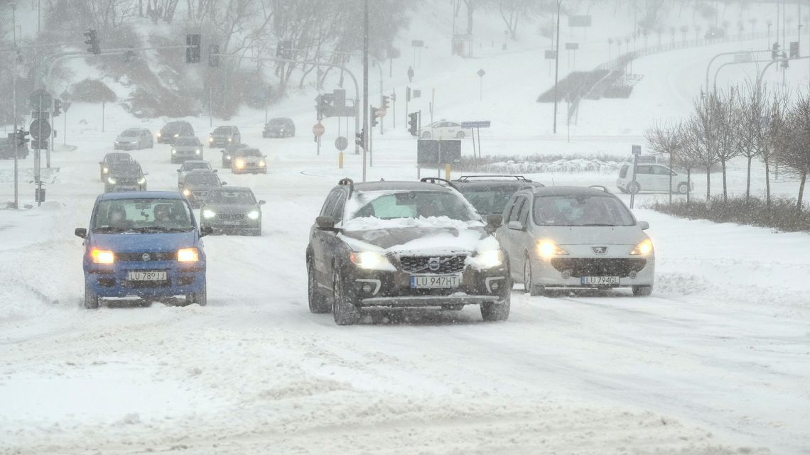 „Tryb kryzysowy” w Lublinie. Miasto coraz bardziej zasypane śniegiem