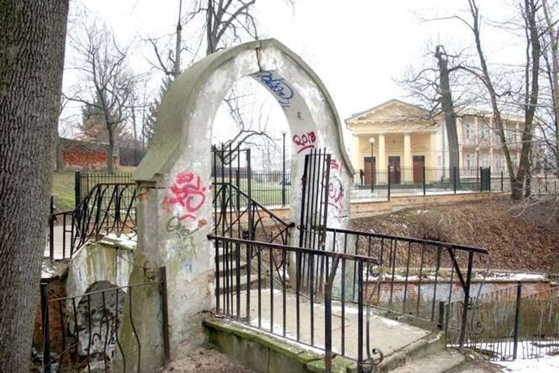 Trzech chętnych do remontu zabytkowej kładki