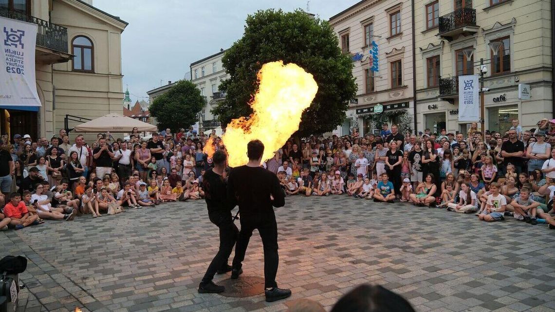 Trzeci dzień Carnavalu Sztukmistrzów – Lublin w rytmie śmiechu, magii i akrobacji