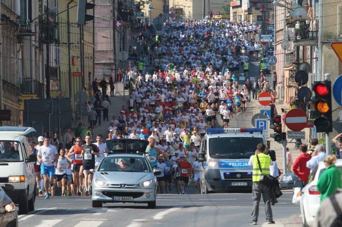 "Trzecia dycha do maratonu": Nocne biegi po Lublinie "Trzecia dycha do maratonu": Nocne biegi po Lublinie