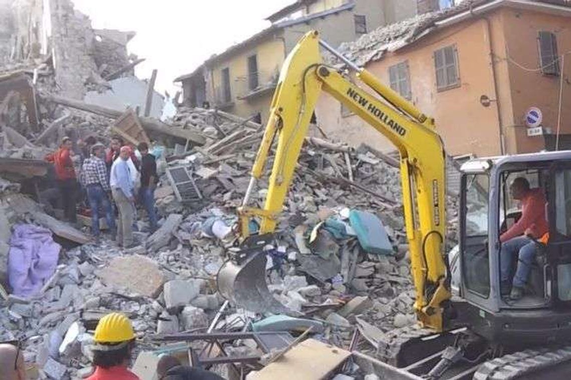 Trzęsienie ziemi we Włoszech: Nie żyją co najmniej 22 osoby (wideo) Trzęsienie ziemi we Włoszech: Nie żyją co najmniej 22 osoby (wideo)