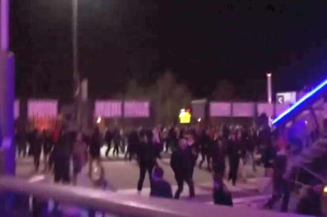 Trzy eksplozje na stadionie Stade de France. Kibice w popłochu uciekali z trybun