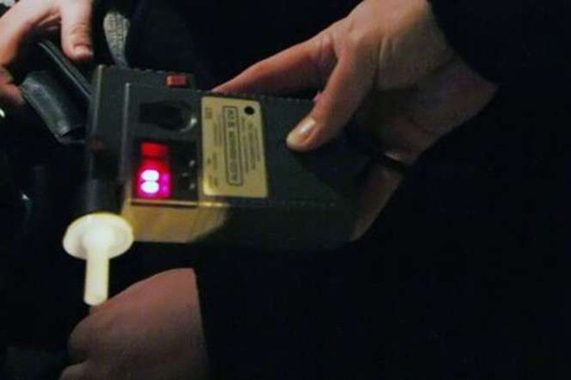 Trzy młode kobiety w samochodzie. Kierująca pijana