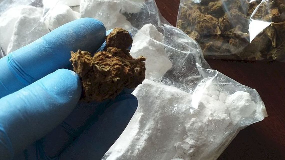 Trzymał w domu amfetaminę, marihuanę i tabletki ecstasy. Grozi mu nawet 12 lat więzienia Trzymał w domu amfetaminę, marihuanę i tabletki ecstasy. Grozi mu nawet 12 lat więzienia