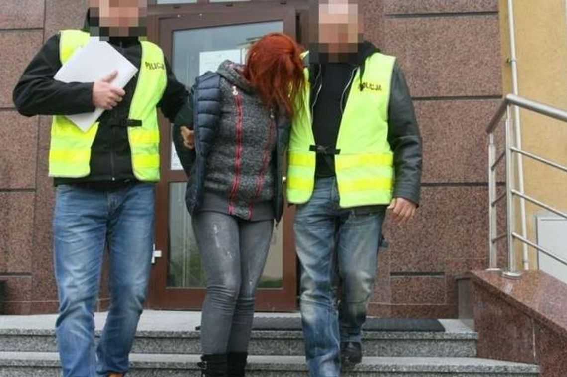 Trzymała swojego chłopaka za głowę, kochanek strzelał mu w skroń