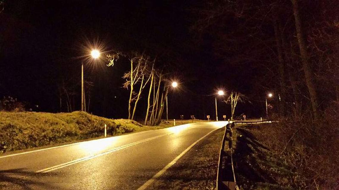 Tu często dochodzi do wypadków. Niebepieczny zakręt już oświetlony Tu często dochodzi do wypadków. Niebepieczny zakręt już oświetlony