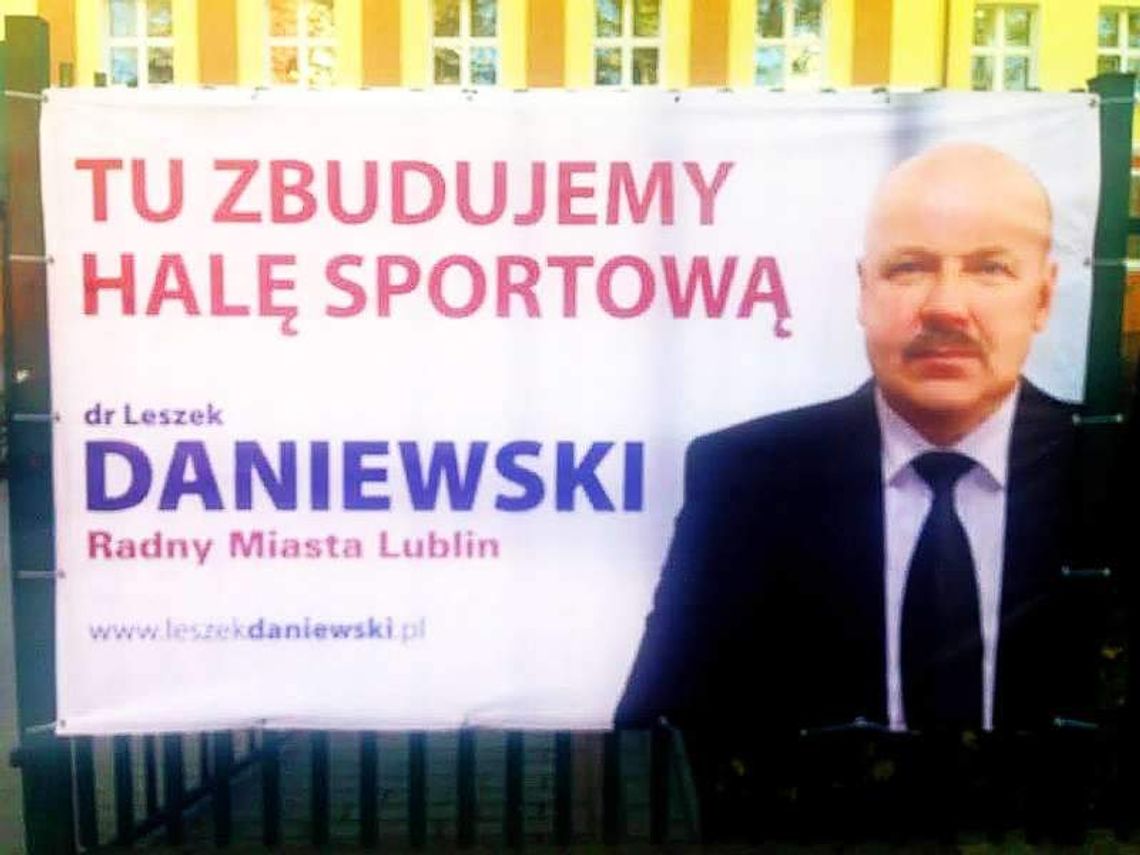 "Tu zbudujemy halę sportową. Kandydaci do Rady Miasta za blisko szkół