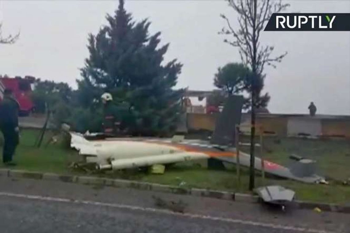 Turcja: Śmigłowiec zahaczył o wieżę telewizyjną i runął na autostradę (wideo) Turcja: Śmigłowiec zahaczył o wieżę telewizyjną i runął na autostradę (wideo)