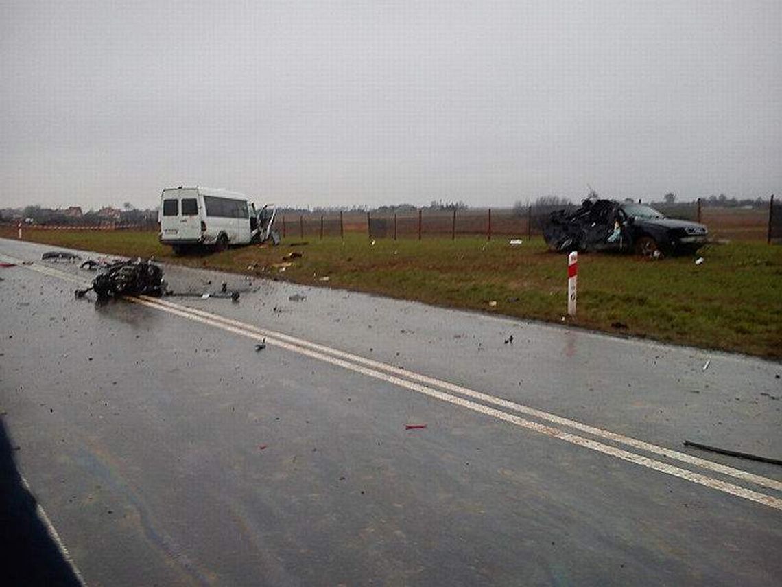 Turowola: Wypadek busa z audi, 22 osoby w szpitalu