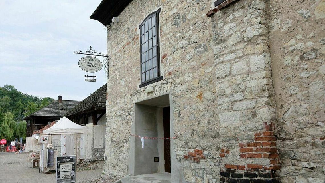 Turyści kochają to lubelskie miasteczko. Nowe odkrycia w synagodze 