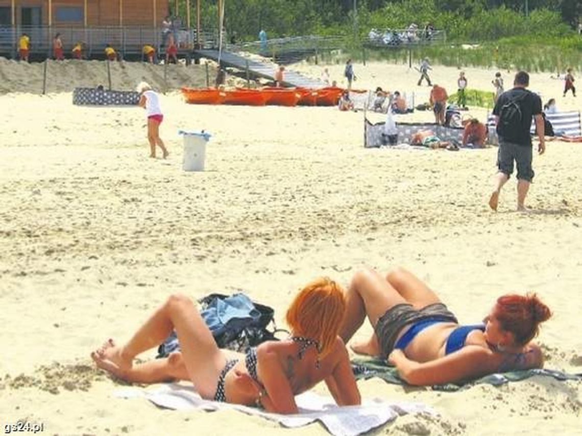 Turyści mają dość! Na nadmorskich plażach jak na jarmarku