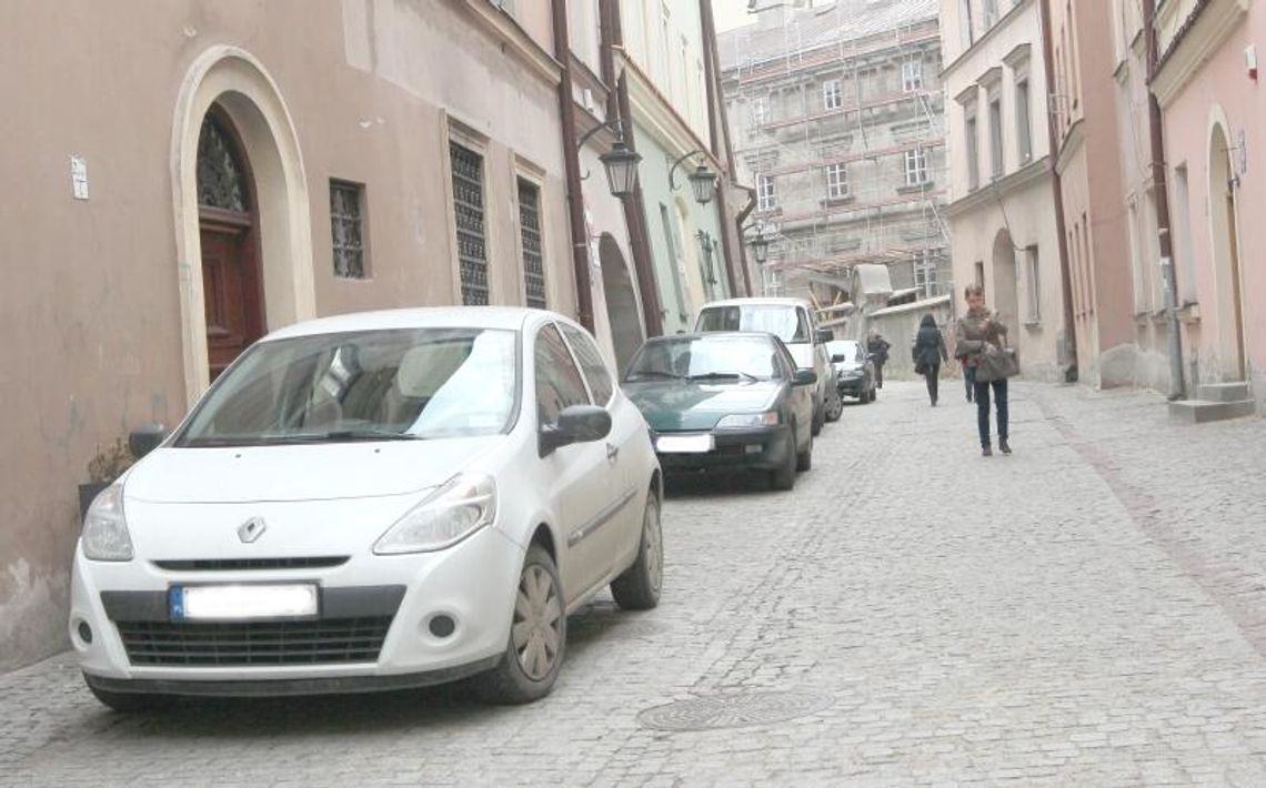 Turysta z walizką, czyli gdzie są taksówki na Starym Mieście Turysta z walizką, czyli gdzie są taksówki na Starym Mieście