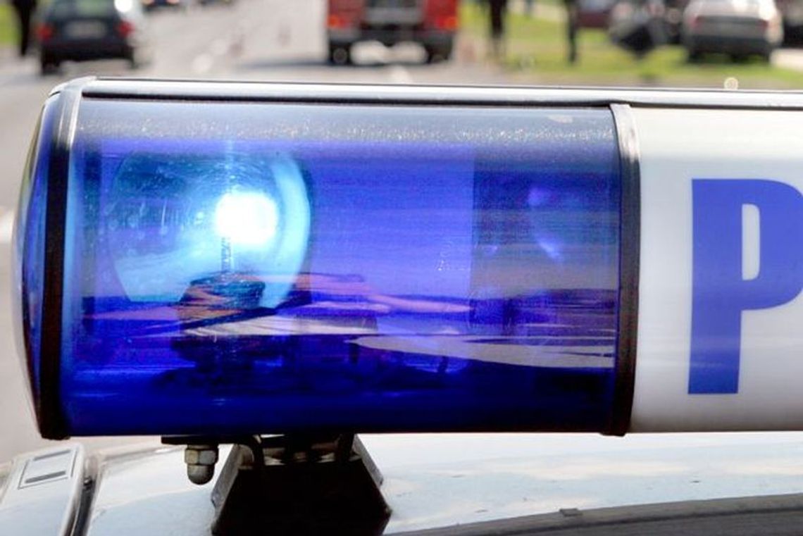 Turzystwo: Zderzenie renault z traktorem. Dwie osoby w szpitalu