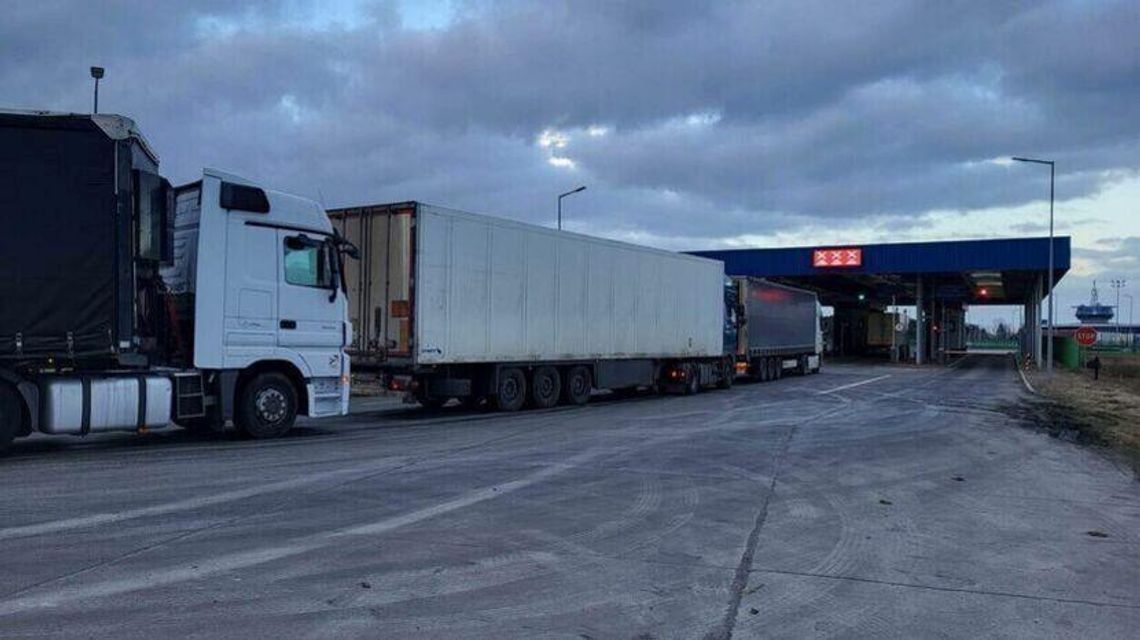 Tusk: O północy otwieramy przejścia graniczne z Białorusią Tusk: O północy otwieramy przejścia graniczne z Białorusią