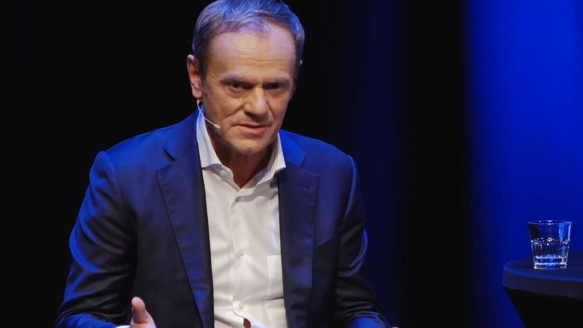 Tusk: przez brak walki z pandemią umrze niepotrzebnie kilkanaście tysięcy ludzi więcej
