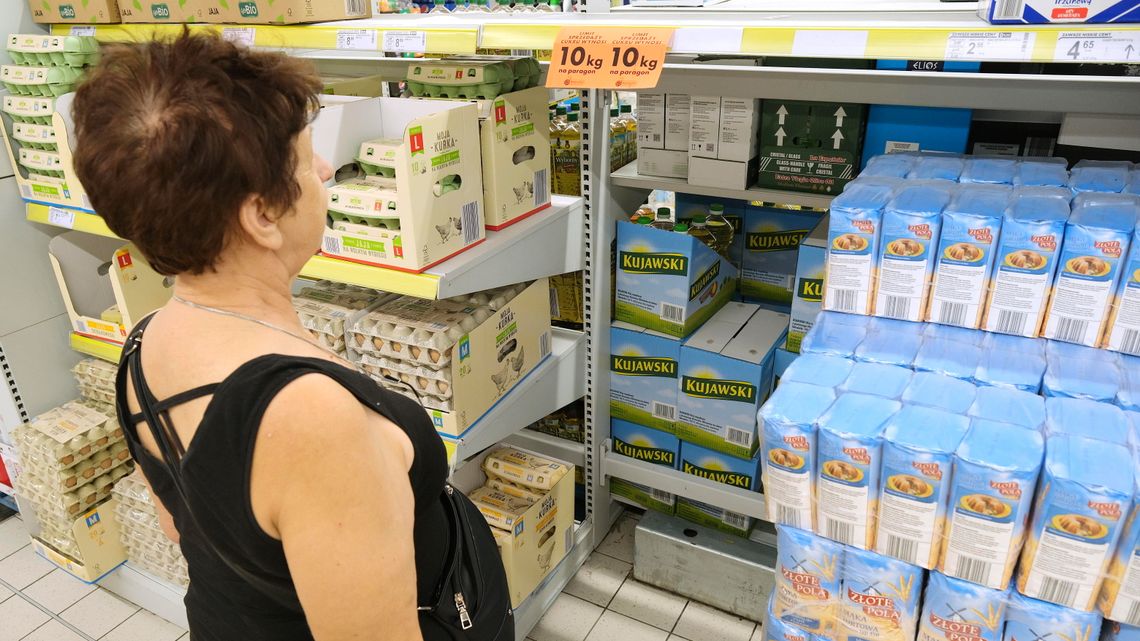 Tutaj był cukier, ale już go nie ma. Już druga sieć sklepów wprowadza reglamentację zakupów Tutaj był cukier, ale już go nie ma. Już druga sieć sklepów wprowadza reglamentację zakupów