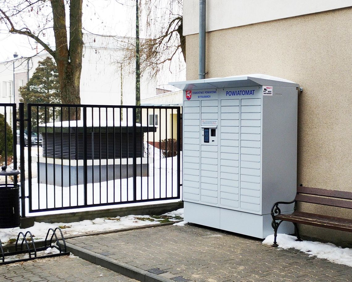 Tutaj dowody rejestracyjne wydaje "powiatomat". Kierowcy polubili tę maszynę powiatomat_Puławy