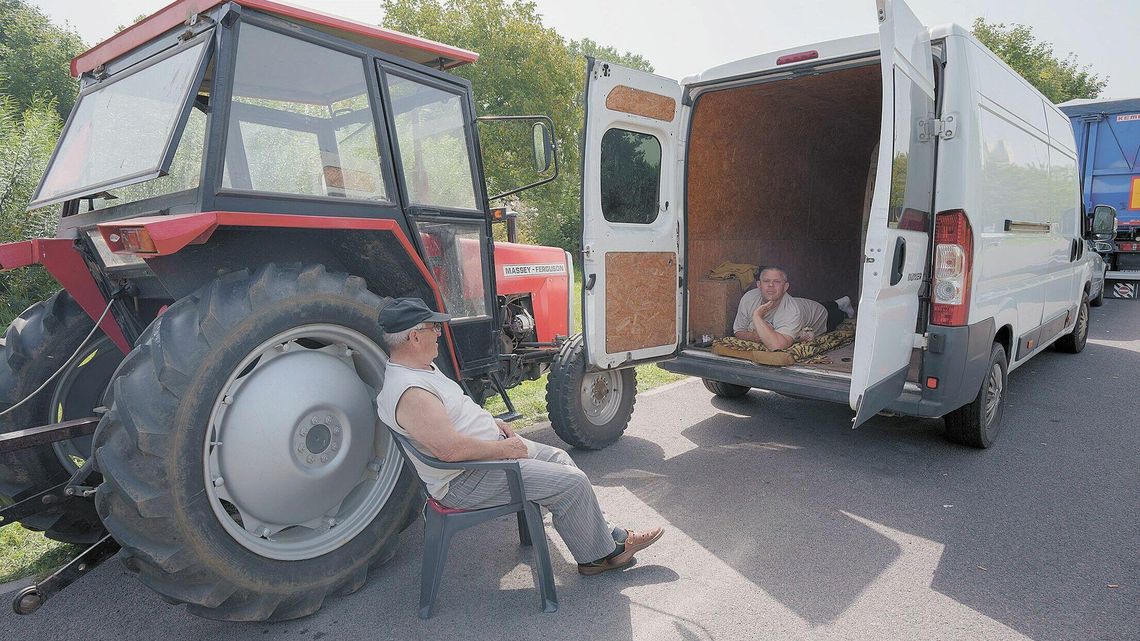 Tydzień w kolejce po węgiel z Bogdanki. "Śmiałem się, jak przy kałuży stanęliśmy, że przynajmniej nad wodą będziemy" Tydzień w kolejce po węgiel z Bogdanki. "Śmiałem się, jak przy kałuży stanęliśmy, że przynajmniej nad wodą będziemy"