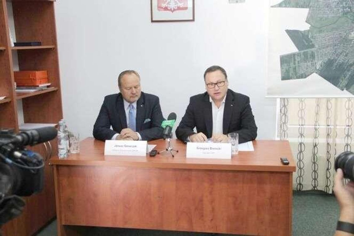 "Tykająca bomba epidemiologiczna". Senator Bierecki i prezydent nie chcą uchodźców