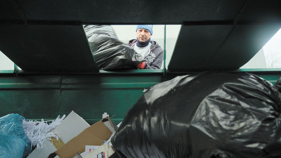 Tylko 1 zł za tonę makulatury. "Tektury nikt nie przyjmuje, nawet za darmo"
