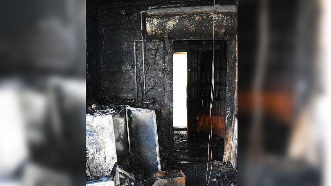 Tylko jednemu z mieszkańców udało się uciec. Ciało drugiego znaleziono w środku