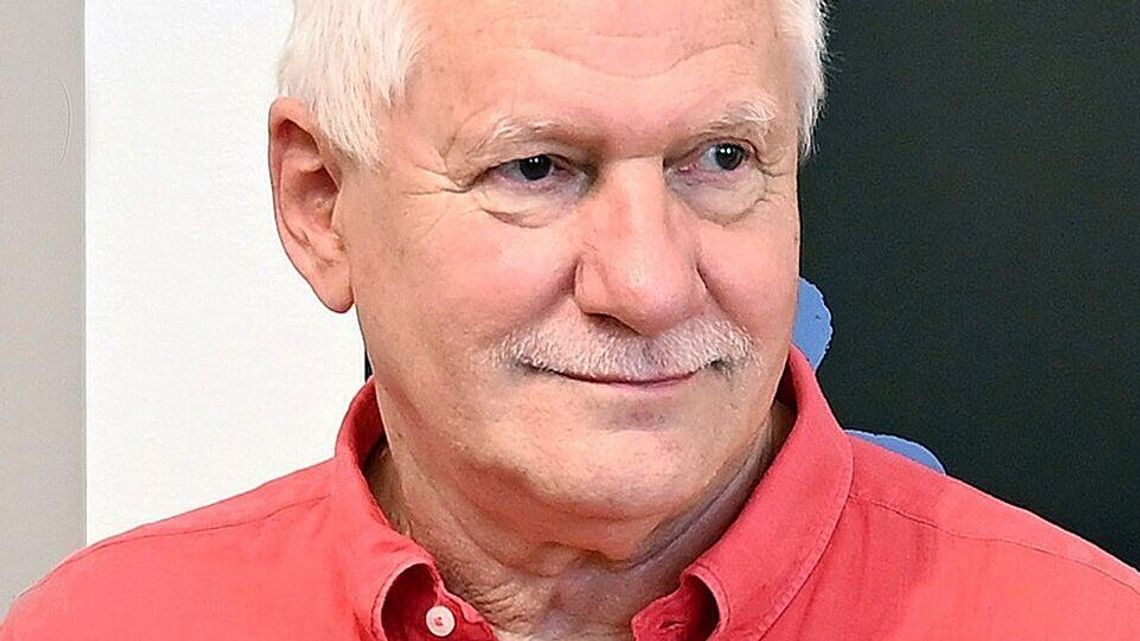 Tym razem tablica dla profesora. Wybitny grafik i plakacista w Alei Sław