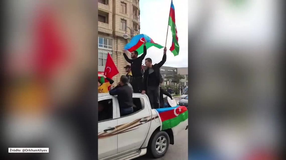 Tysiące azerskich kierowców wyjechało na ulice Baku, aby świętować zawarcie rozejmu z Armenią Tysiące azerskich kierowców wyjechało na ulice Baku, aby świętować zawarcie rozejmu z Armenią