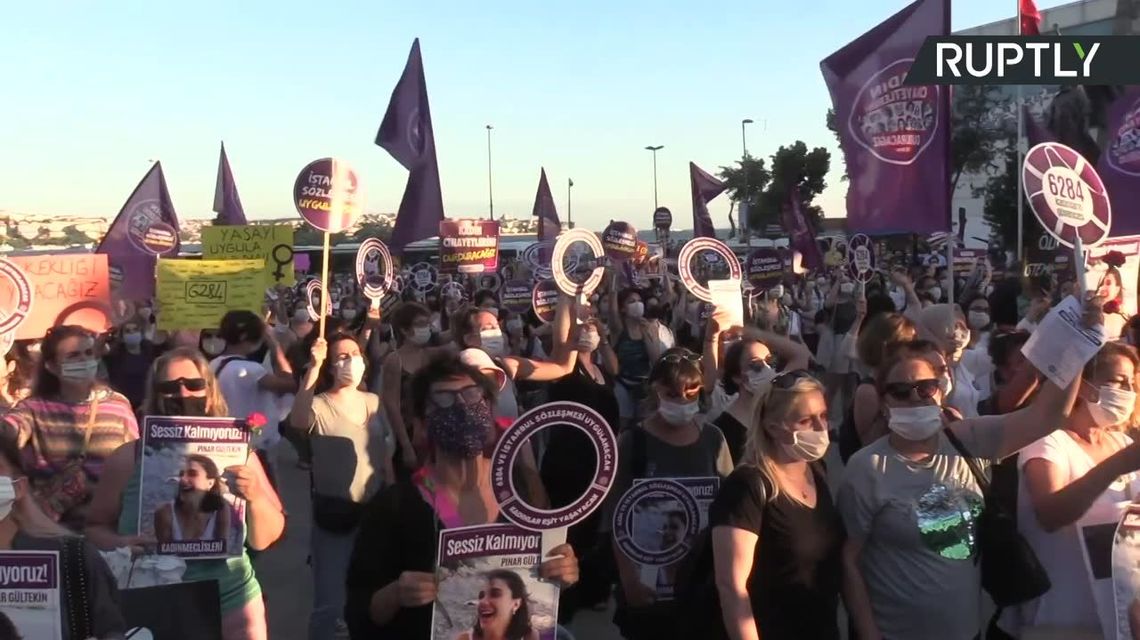 Tysiące kobiet na ulicach Stambułu. Protestowały przeciwko przemocy Tysiące kobiet na ulicach Stambułu. Protestowały przeciwko przemocy