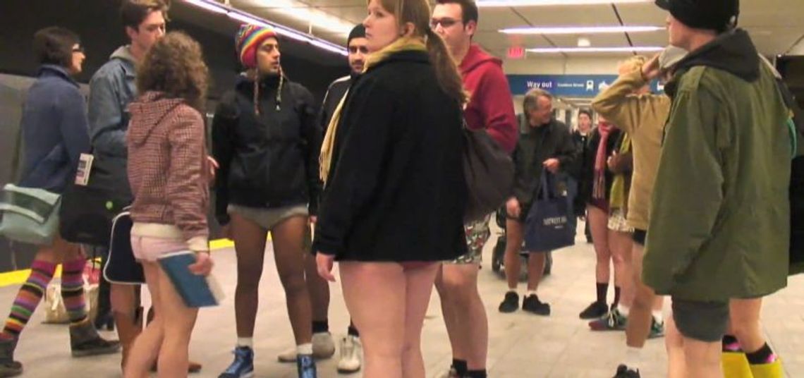 Tysiące osób na całym świecie bez spodni w metrze (wideo)