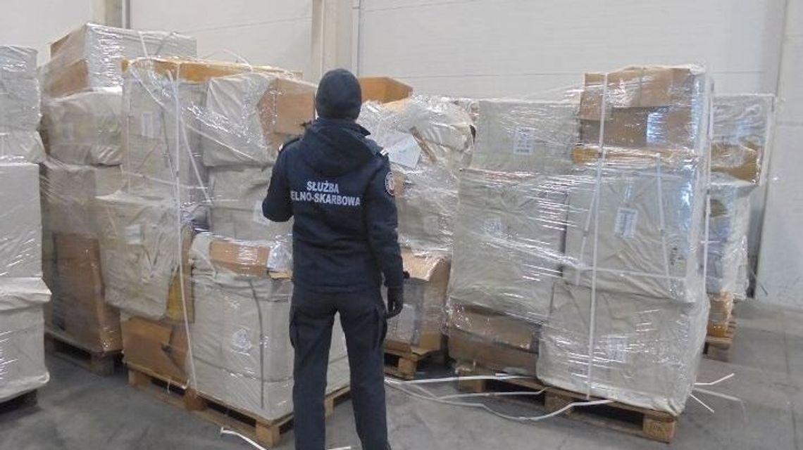 Tysiące podrabianych torebek z Chin przechwycone w Chełmie Tysiące podrabianych torebek z Chin przechwycone w Chełmie