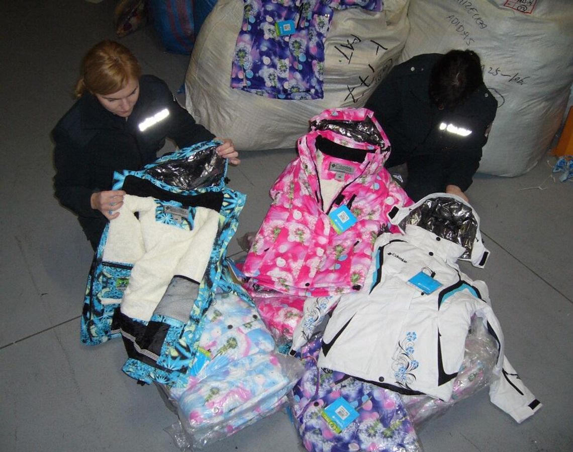 Tysiące podrobionych ubrań i butów w rękach celników