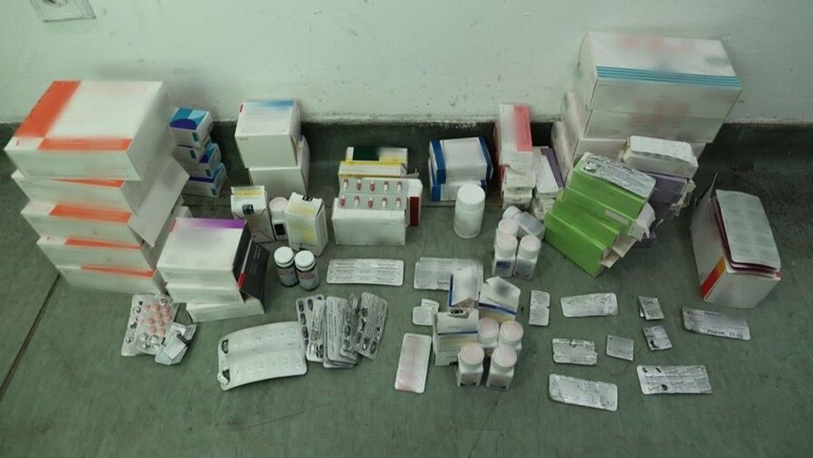 Tysiące tabletek i setki ampułek. KAS zatrzymała nielegalne farmaceutyki na granicy
