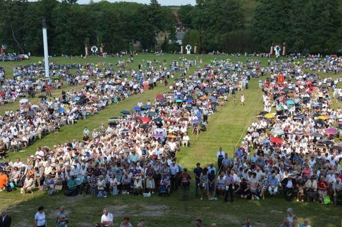 Tysiące wiernych pielgrzymowało do Wąwolnicy (zdjęcia)