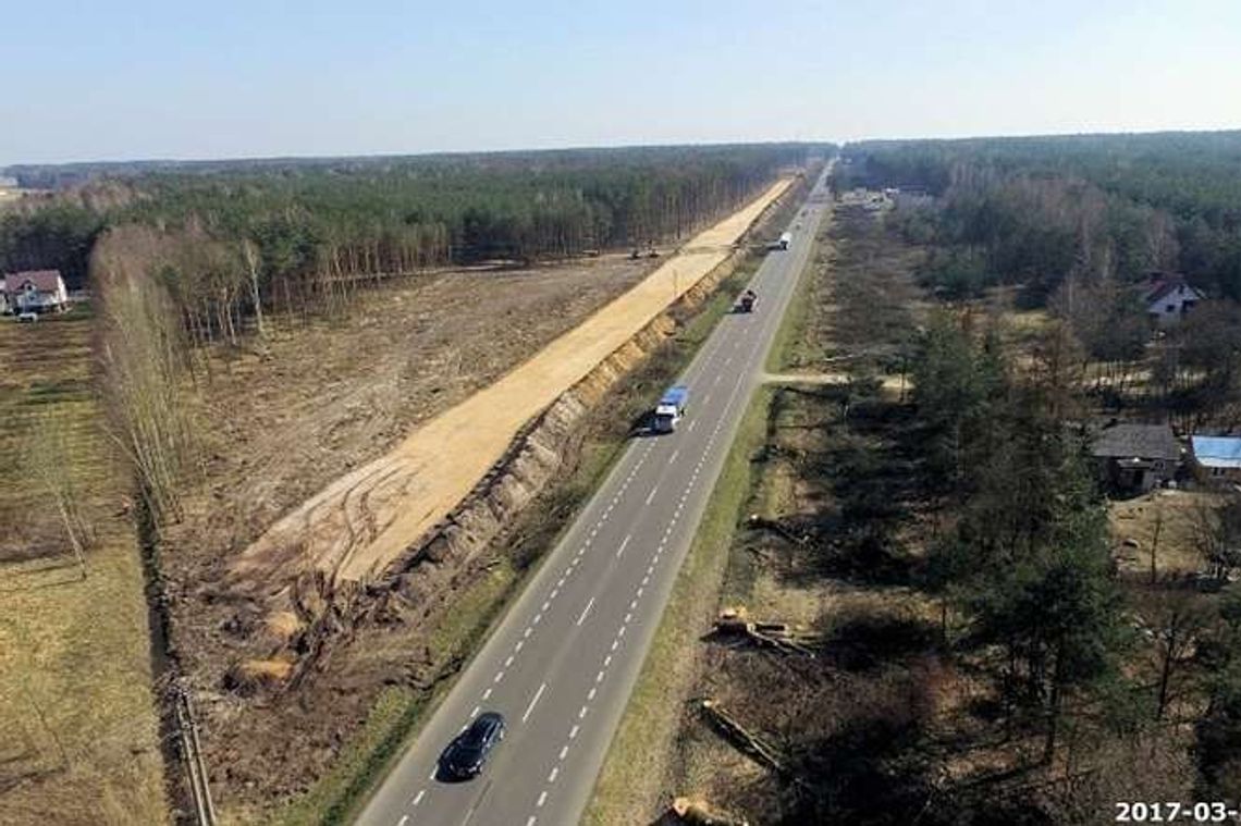 Ubyło drzew, przybyło maszyn. Tak wygląda budowa nowego odcinka S17