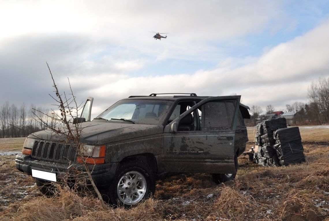 Uchańka: Strażnicy przejęli JEEP-a zładowanego papierosami
