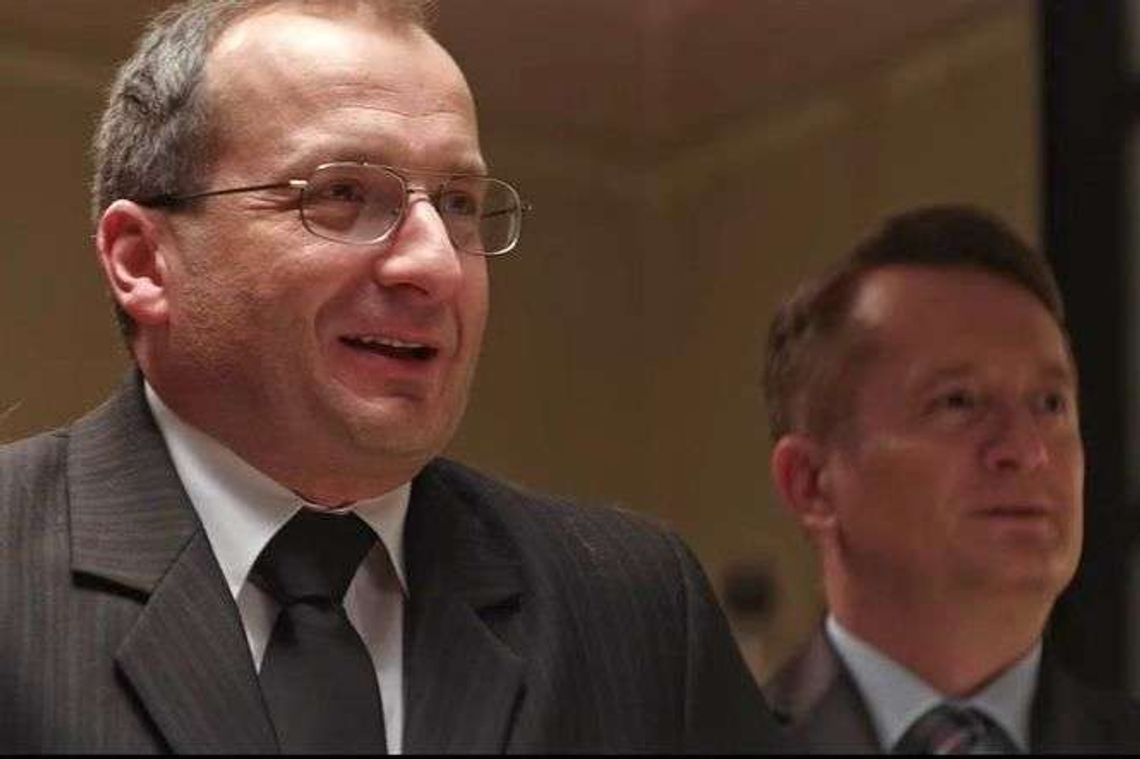 Ucho Prezesa: Wszystkie odcinki za darmo (1-12). Oglądaj wideo youtube Ucho Prezesa: Wszystkie odcinki za darmo (1-12). Oglądaj wideo youtube